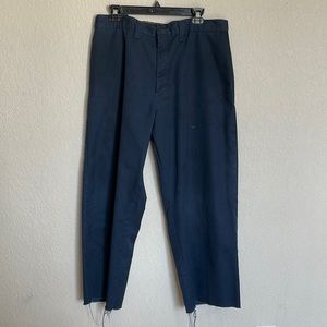 Men’s navy blue Dickies pants in waist size 36.